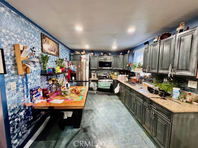 Los Angeles, CA 90003,233 W 65th ST