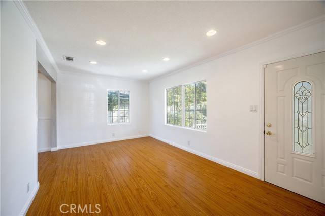 Sunland, CA 91040,10645 Mather AVE