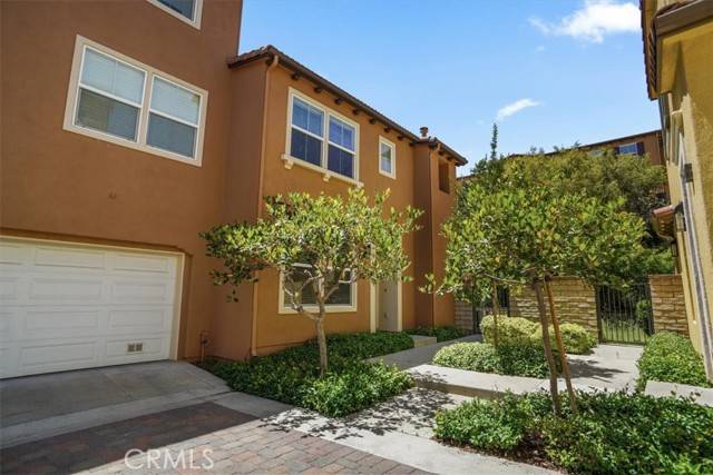 Valencia, CA 91381,27045 Fairway LN