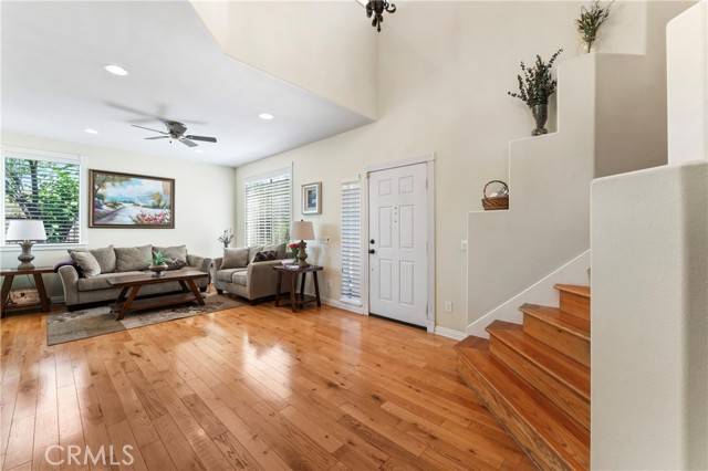 Saugus, CA 91350,25300 Heather Vale ST