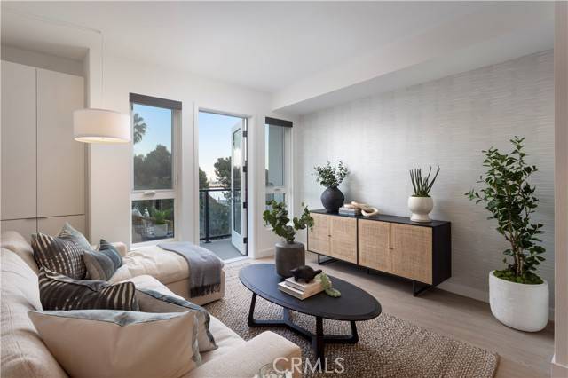 San Pedro, CA 90731,511 S Harbor 421