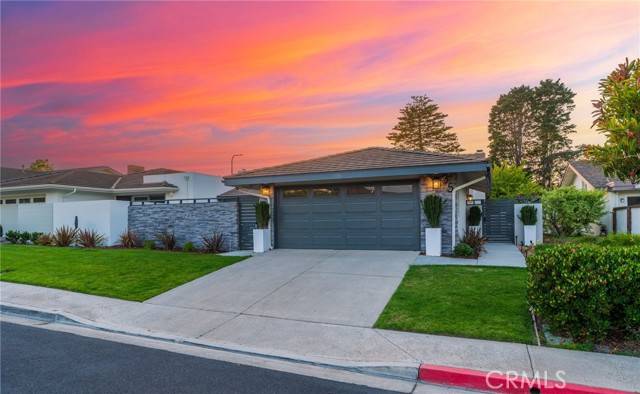 Corona Del Mar, CA 92625,35 Beachcomber DR