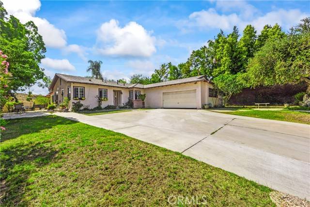 Corona, CA 92879,822 Corona AVE