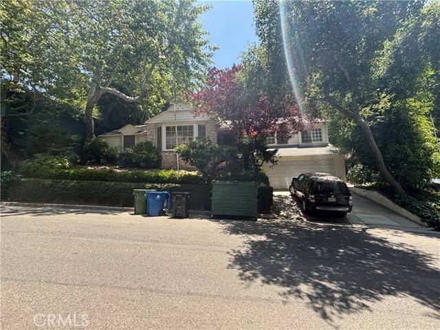 Los Angeles, CA 90068,3042 N Beachwood DR