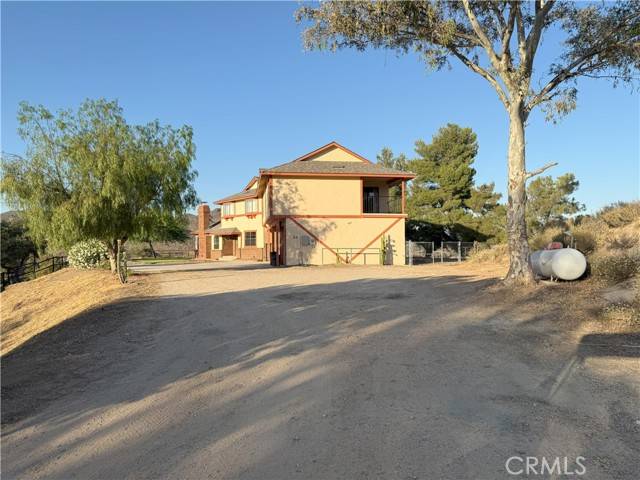 Agua Dulce, CA 91390,13620 Pales