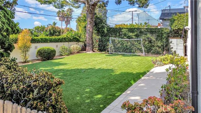 Playa Del Rey, CA 90293,7836 W 81st ST