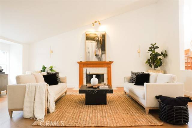 Woodland Hills, CA 91367,23242 Burbank BLD