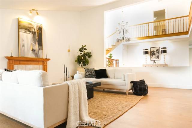 Woodland Hills, CA 91367,23242 Burbank BLD