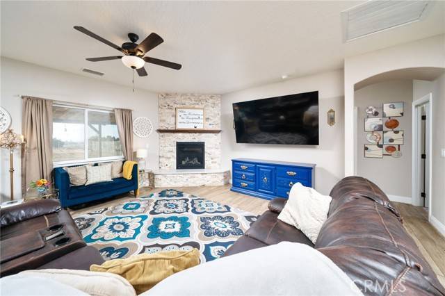 Oak Hills, CA 92344,12140 Mission ST