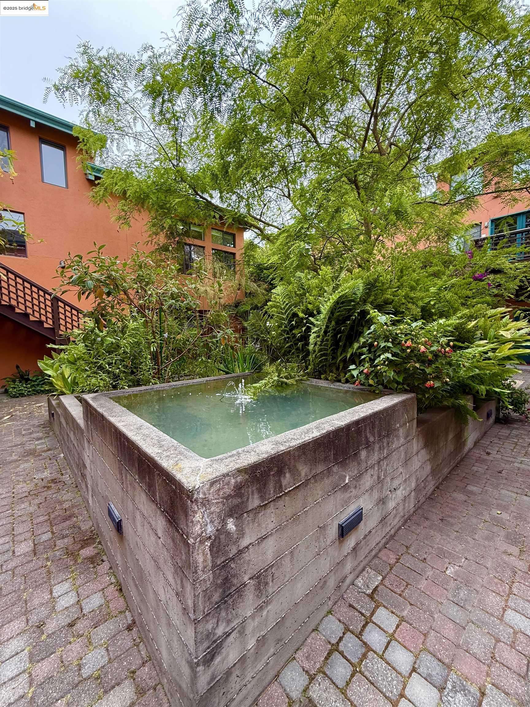 Berkeley, CA 94710,2120 6th Street 11