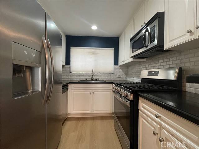 Woodland Hills, CA 91367,21520 Burbank BLD 116