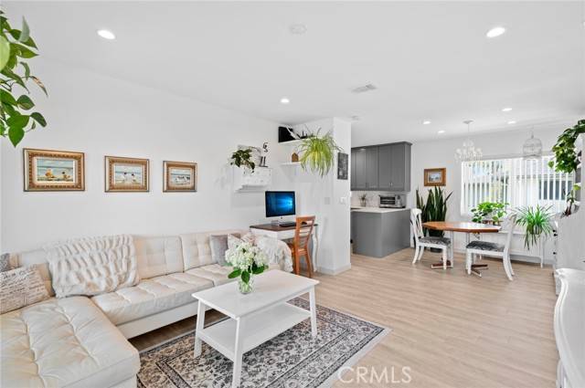 Newport Beach, CA 92660,1722 Westcliff DR 11