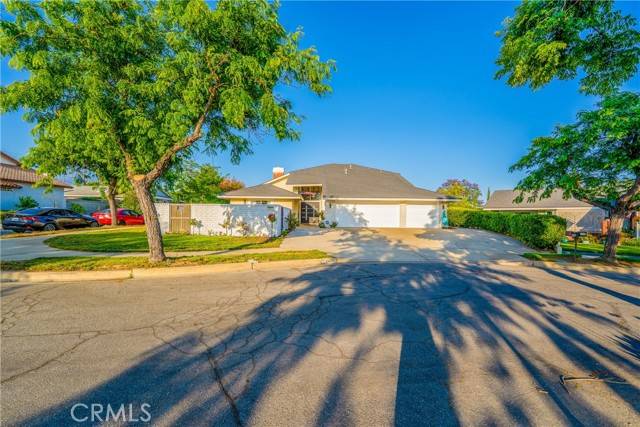 Claremont, CA 91711,2040 Cape Cod CT