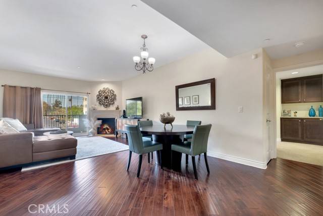 Sherman Oaks, CA 91423,13200 Moorpark ST 201