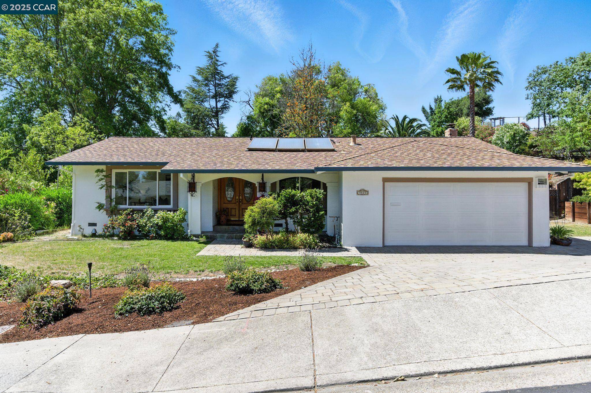 Moraga, CA 94556,3824 Via Granada