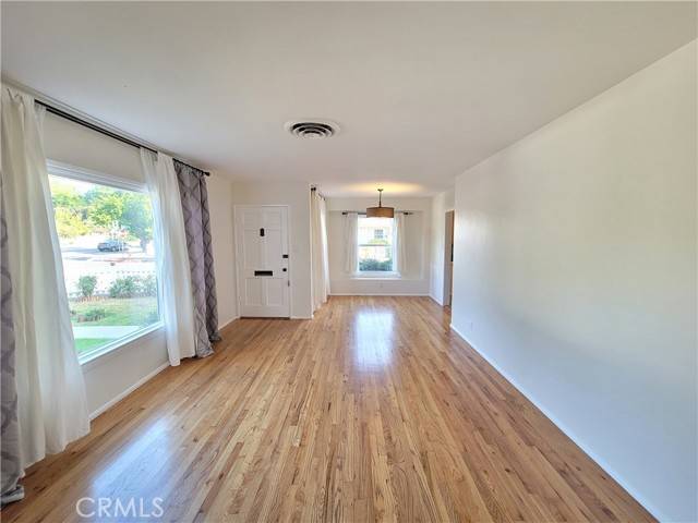 Encino, CA 91316,6121 White Oak AVE