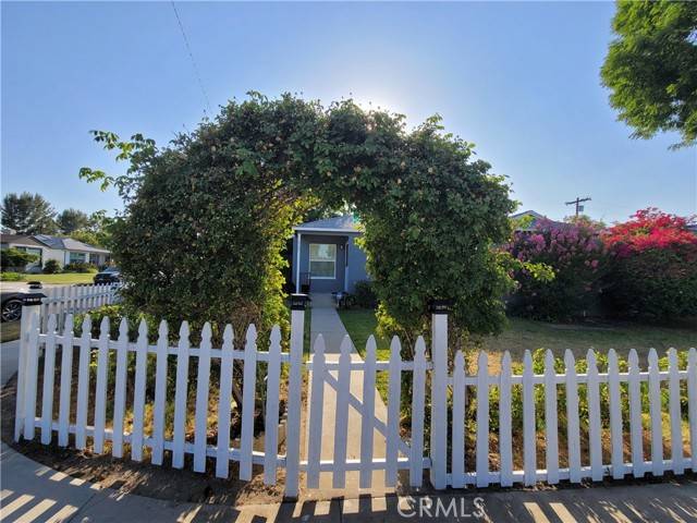 Encino, CA 91316,6121 White Oak AVE