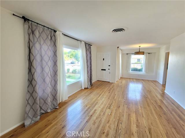 Encino, CA 91316,6121 White Oak AVE