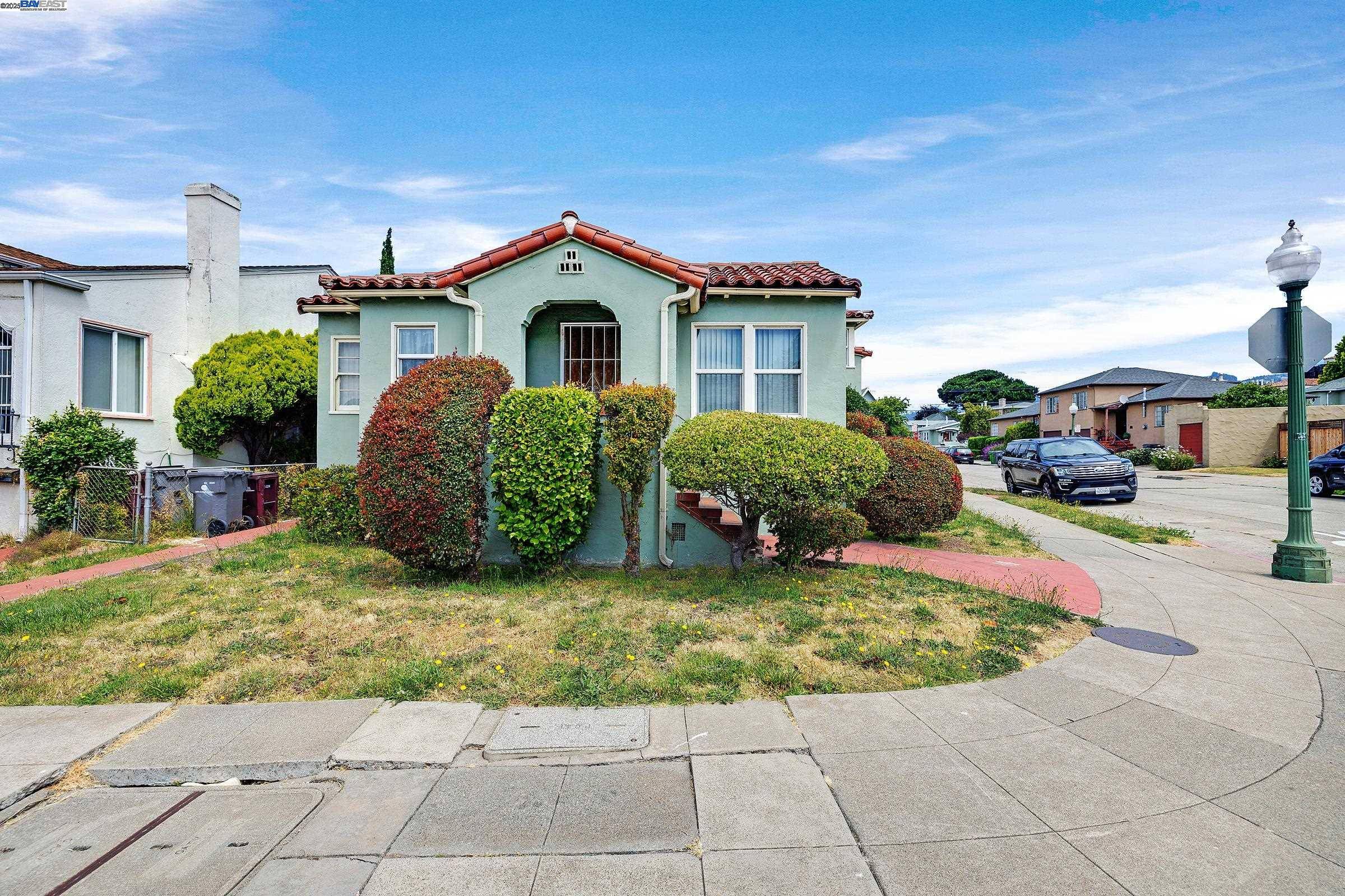 Oakland, CA 94609,5707 Carberry Ave