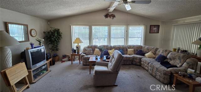 Thousand Palms, CA 92276,33265 Laura DR