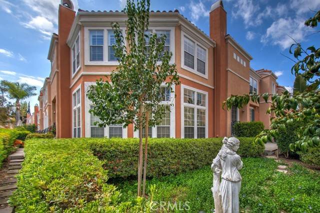 Irvine, CA 92606,4 Bettoni Aisle