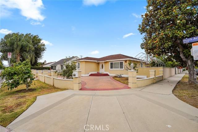 Van Nuys, CA 91411,6355 Peach AVE