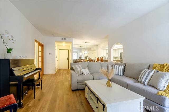 Encino, CA 91316,5534 Encino AVE 211