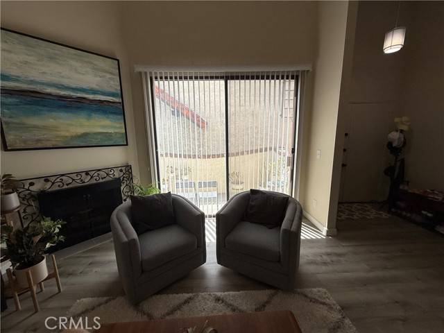 Glendale, CA 91206,300 N Isabel ST 21