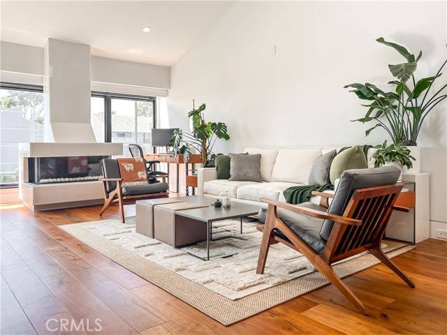 Newport Beach, CA 92663,200 Paris LN 315