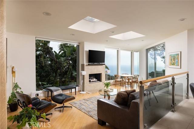 Laguna Beach, CA 92651,865 Balboa AVE