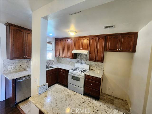 Monrovia, CA 91016,208 Brisbane ST