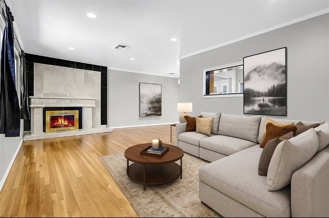 Canoga Park, CA 91304,7836 Hanna AVE