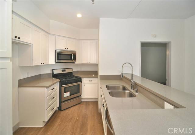 Van Nuys, CA 91411,14914 Hamlin ST 105
