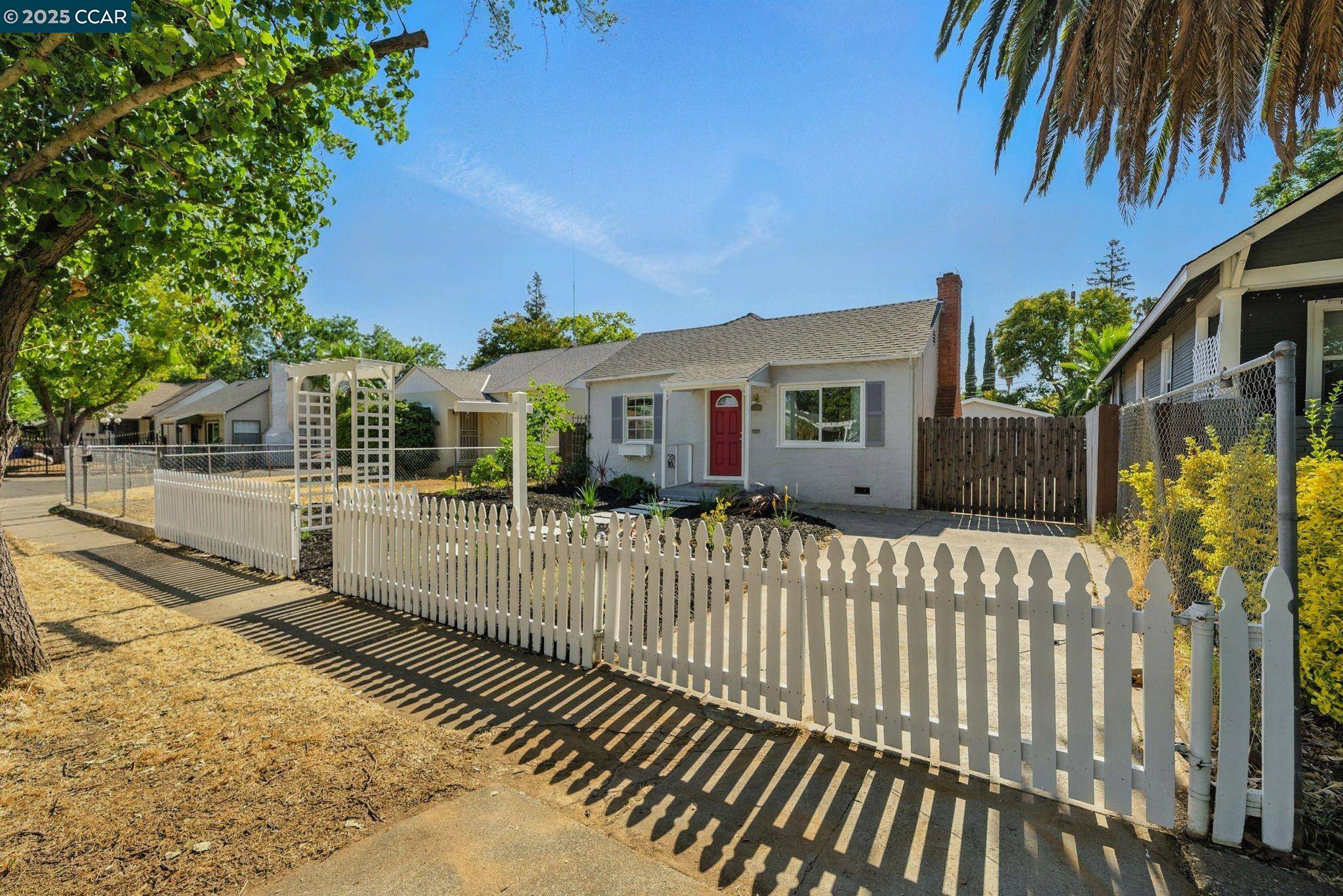 Sacramento, CA 95820,3832 33rd St