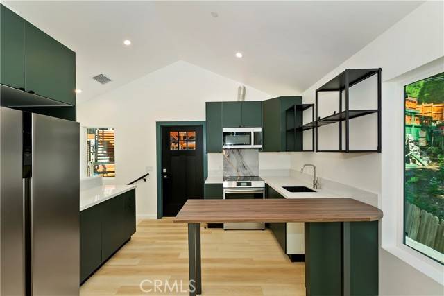 Twin Peaks, CA 92391,441 Oriole DR 2