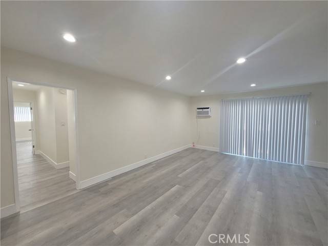Van Nuys, CA 91405,14609 Saticoy ST 24