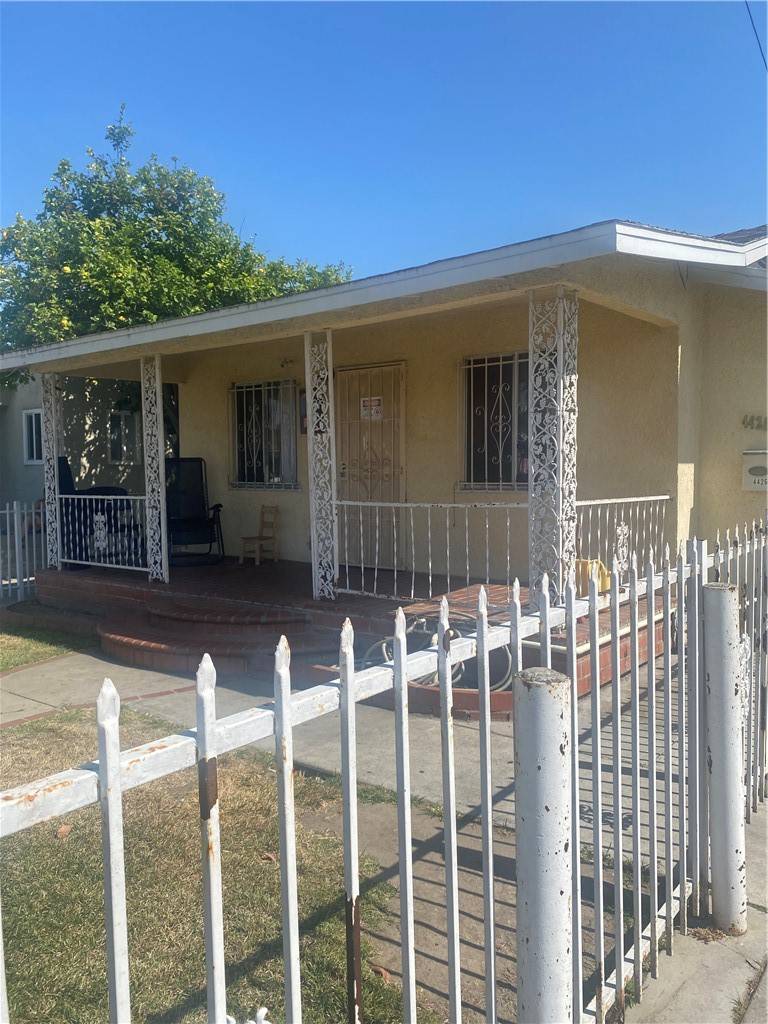 Maywood, CA 90270,4426 E 54th ST