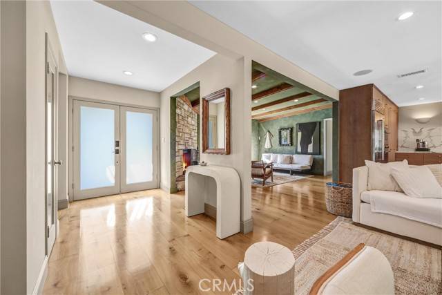 Encino, CA 91436,4060 Harclare LN