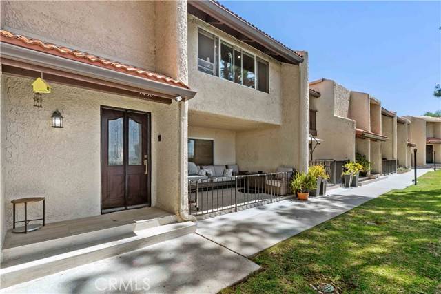 Burbank, CA 91504,9436 Via Monique