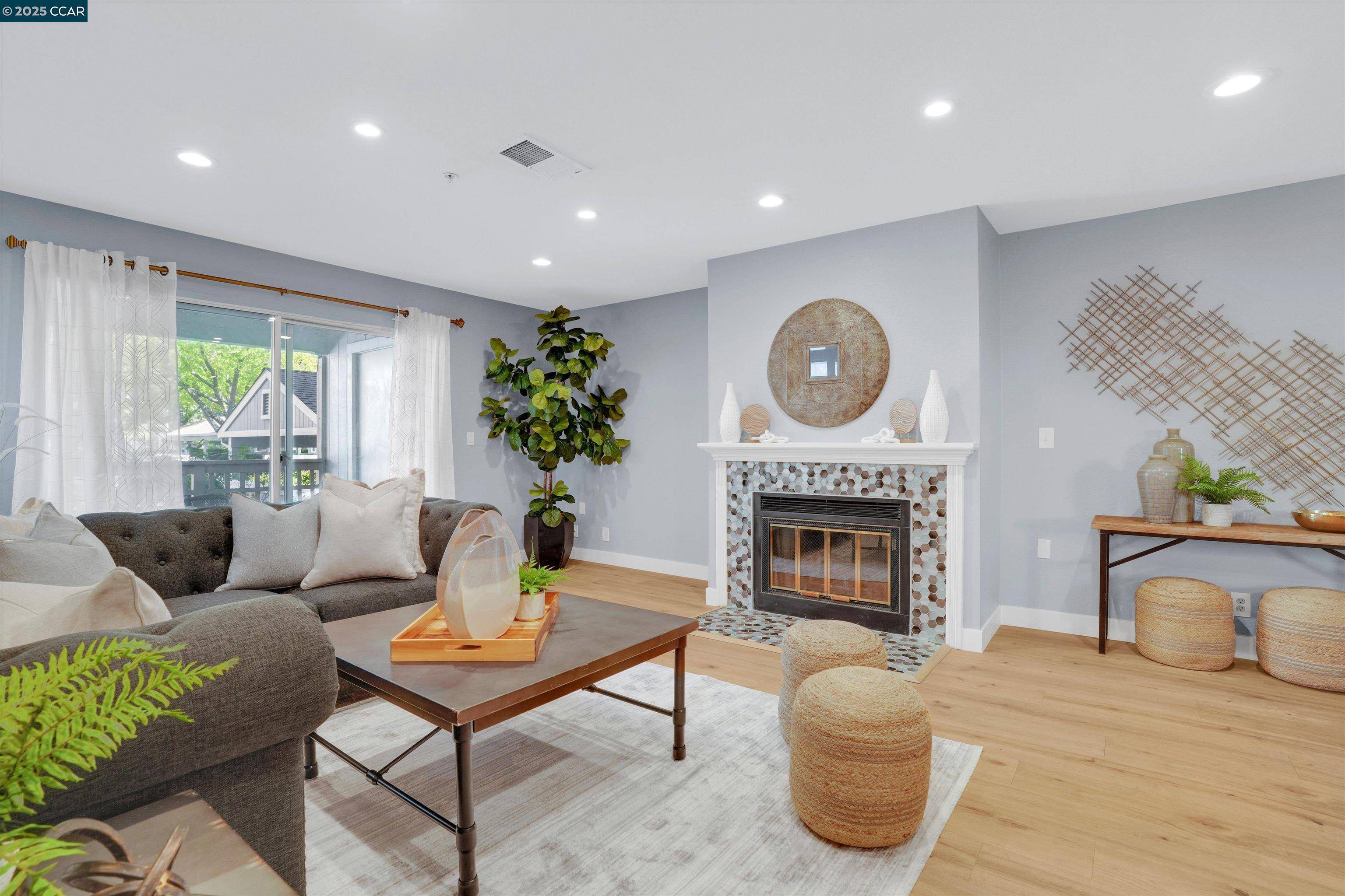 Walnut Creek, CA 94597,2725 Oak Rd A