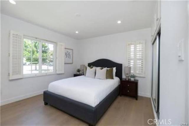Encino, CA 91316,5840 White Oak AVE