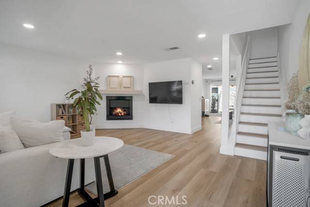 Van Nuys, CA 91406,16723 Vanowen ST
