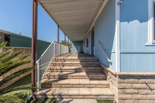 Escondido, CA 92026,1627 Toyon