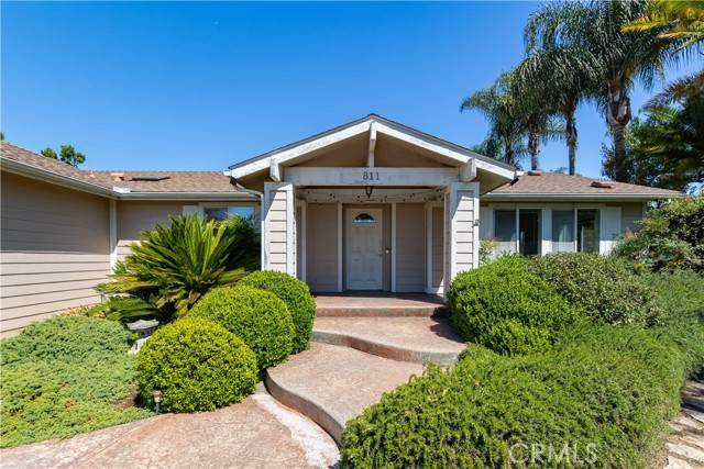 Vista, CA 92084,811 Cypress DR