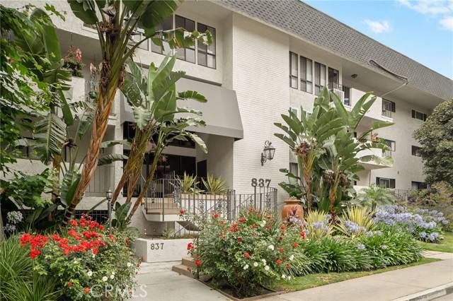 West Hollywood, CA 90069,837 N West Knoll DR 307