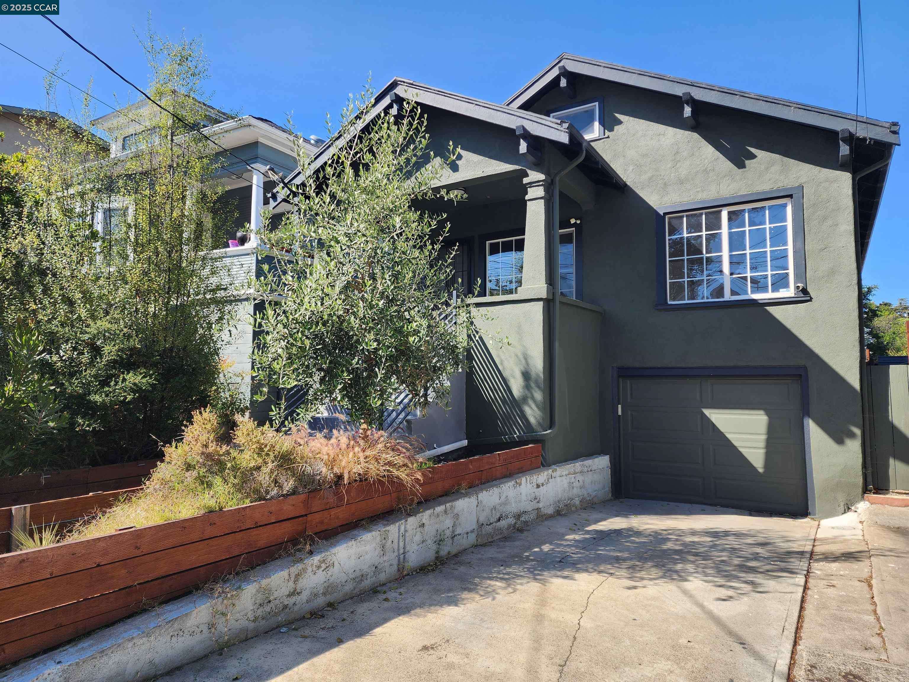 Oakland, CA 94606,1920 E 24th St