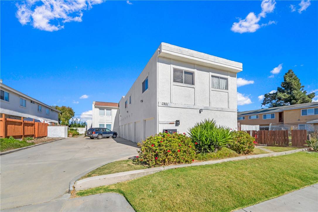 Huntington Beach, CA 92647,7851 Glencoe DR