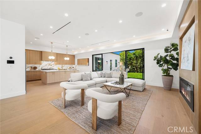 Encino, CA 91316,5943 Hesperia AVE