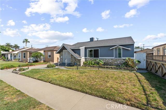 Long Beach, CA 90805,664 E Barry DR