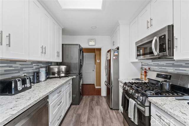 Long Beach, CA 90805,664 E Barry DR